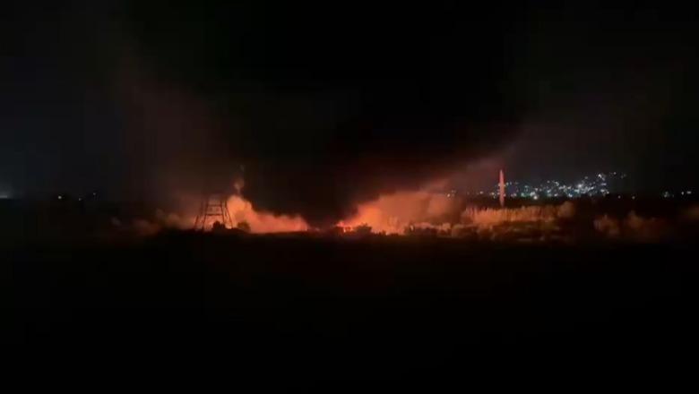 Digjen goma e kabllo në lumin Mat, flakët përhapen nga era! Ndotja e rëndë sjell shqetësim për banorët (VIDEO)