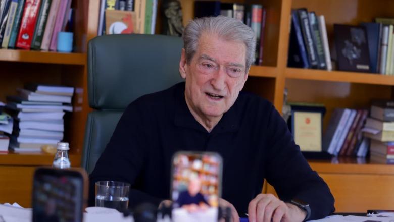 Ndjekësi i ankohet Berishës: Na mbytën me gaz, a do ngujohemi në shesh? Kreu i PD: Çdo variant do studiohet, do bëjmë gjithçka për t'u bashkuar me forcat e tjera opozitare