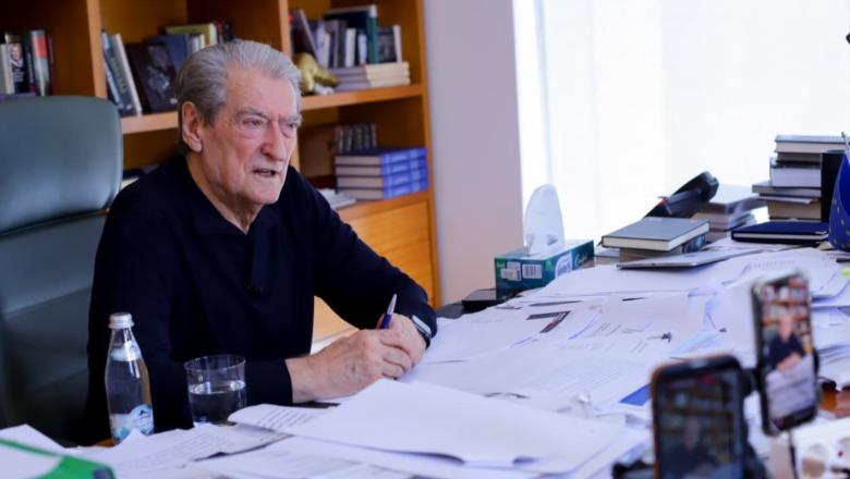 Molotovë e ture nëpër Tiranë, demokratët të zhgënjyer me protestat e PD, kritika Berishës: Ndërro strategji, jemi lodhur dhe po zvogëlohemi