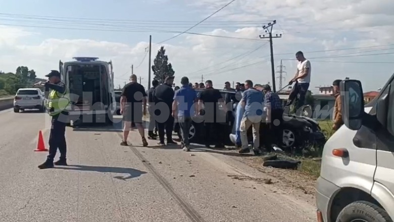 Aksident në aksin Çermë-Lushnje, përplasen 3 makina! Njëri prej shoferëve i ngecur brenda mjetit (VIDEO)