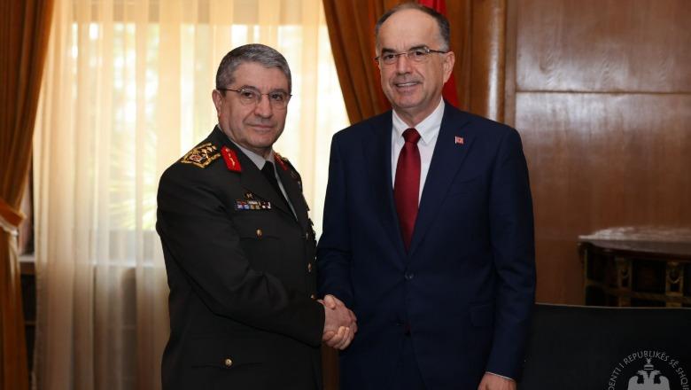 Begaj pret Shefin e Shtabit të ushtrisë turke: Bashkëpunimi në fushën e mbrojtjes ndërmjet 2 vendeve, në nivele shumë të mira