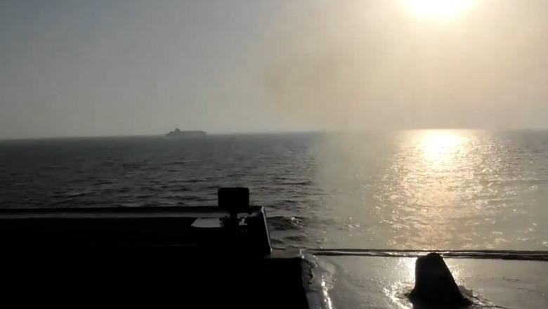 Lufta/ Irani nuk tërhiqet nga bllokimi i Hormuzit! SHBA publikon videon duke sulmuar anijen iraniane, Teherani: Do të reagojnë së shpejti