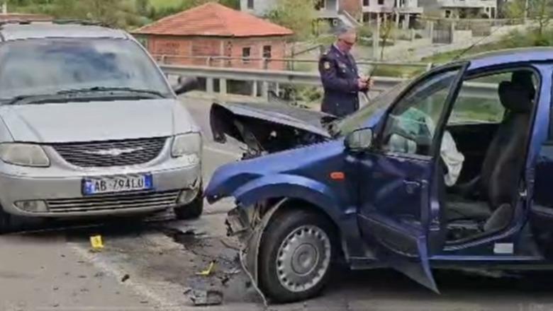 Makinat përplasen 'kokë më kokë' në Maqellarë, katër të plagosur përfundojnë në spital