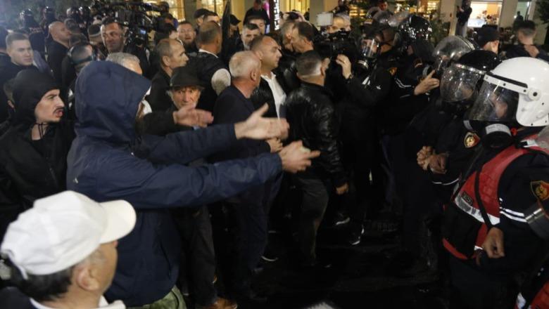 U arrestua se kundërshtoi policinë, militanti i Berishës: Jam i pastrehë, isha me shkop për tu mbrojtur nga qentë