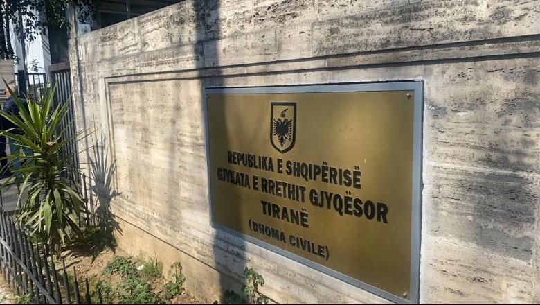 ‘Është i PS’, militantët e PD kërkuan përjashtimin e gjyqtarit nga seanca! Rrëzohet kërkesa