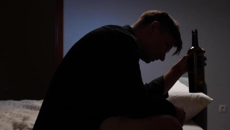  Alarm i rremë në Fier, 68 vjeçari i dehur telefonon policinë: Hajdeni se vrava gruan! 64 vjeçarja gjendet shëndosh e mirë në shtëpi