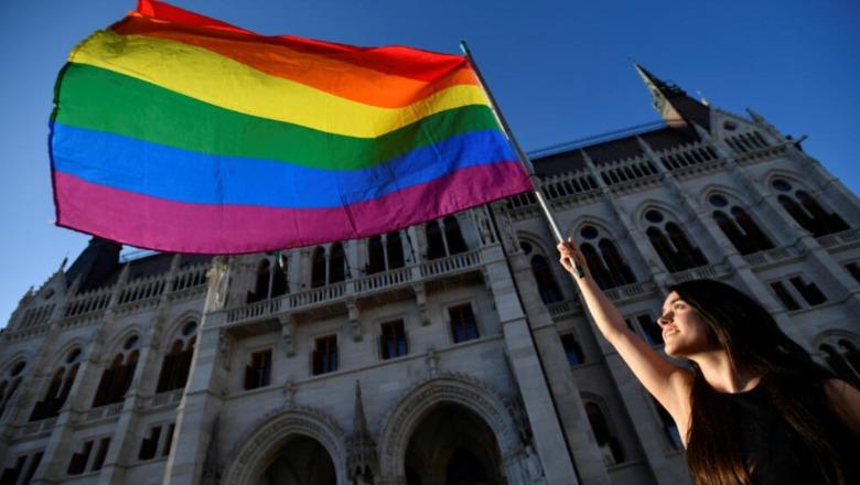 BE 'rrëzon' ligjin anti-LGBTQ+ të Hungarisë: Diskriminues dhe kundër vlerave themelore të njeriut
