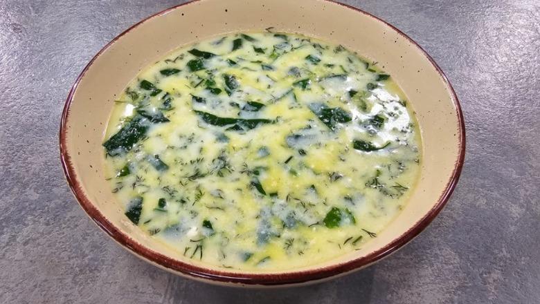 Supë kremoze me pazi dhe djathë nga zonja Albana