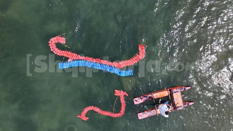 Arti mbi ujë për Ditën e Tokës, instalacion me mbetje të ricikluara në Liqenin e Shkodrës