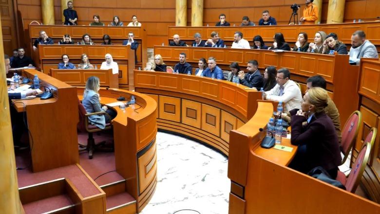 LIVE TV - Zjarri te 'Arlis'/ 40 mijë lekë bonus qiraje për familjet e prekura, pritet vendimi i Këshillit Bashkiak të Tiranës! Debate mes mazhorancës e opozitës në mbledhje