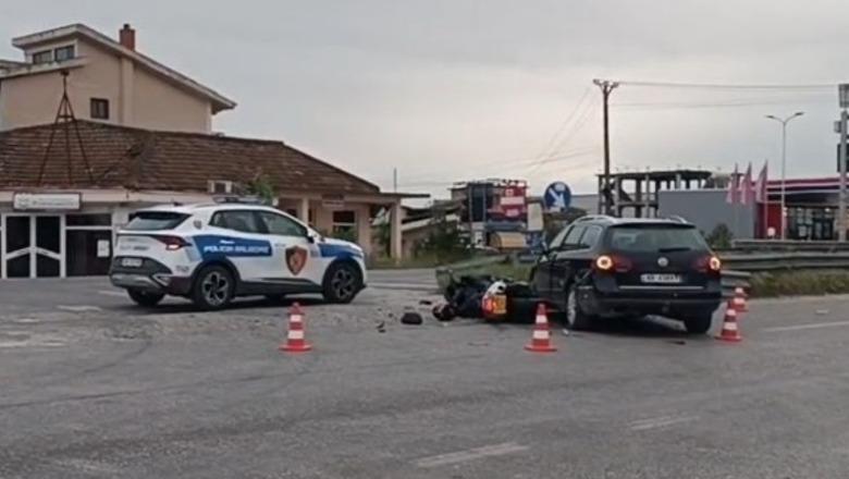 Aksident i rëndë në autostradën Lushnje–Fier, motoçikleta përplaset me makinën Volkswagen, shoferi në gjendje kritike