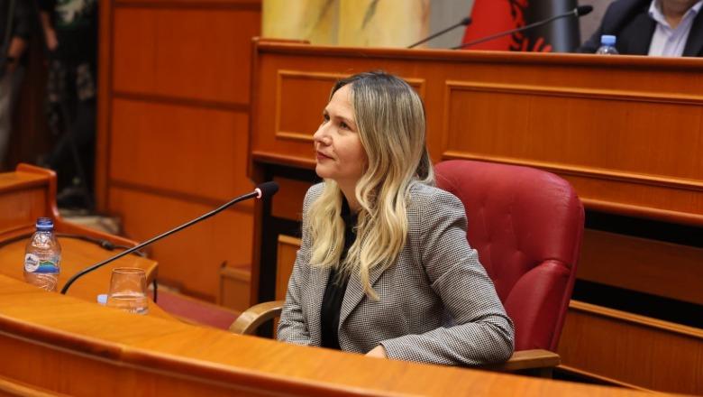 Zjarri te ‘Arlis’ në Tiranë, Ristani siguron qytetarët: Nëse kompania falimenton para rindërtimit të pallatit, ndërhyn Bashkia