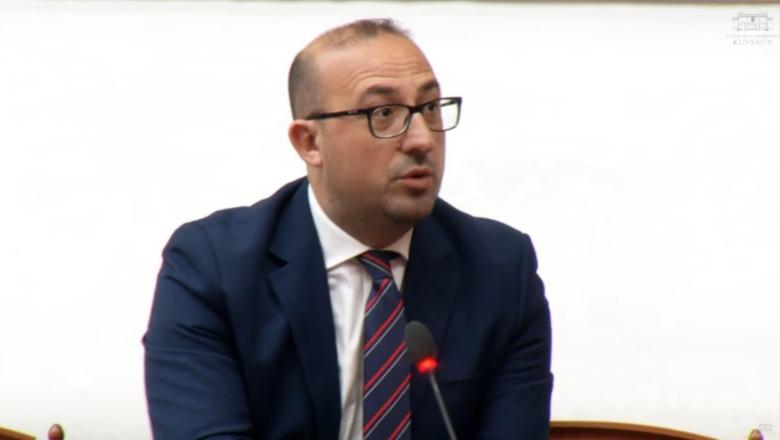‘Ne fshatarëve nuk na vjen radha’, Korreshi ironi në Kuvend: Kam 2 muaj që kërkoj interpelancë me Salën