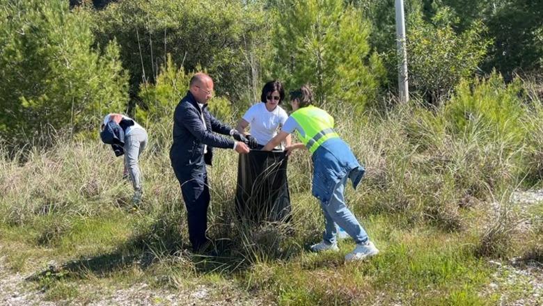 600 vullnetarë ‘çlirojnë’ nga mbeturinat bregdetin e Nartë-Zvërnecit! Prefektja: Duam të vijojmë në zonat e banuara