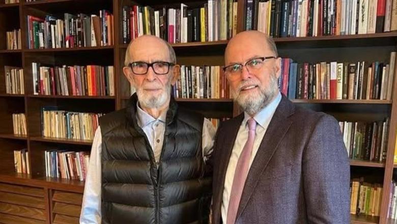 Vepra e tij pasuri e jashtëzakonshme' Ambasadori i Shqipërisë në Kosovë Petrit Malaj bën homazhe për Rexhep Qosjen