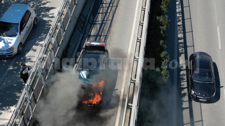 Përfshihet nga flakët automjeti te mbikalimi i Selitës
