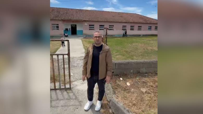 ‘Qenef dhe gjarpërinj’, Korreshi publikon pamjet: Nxënësit në Thanë të Lushnjës mësojnë në kushte çnjerëzore