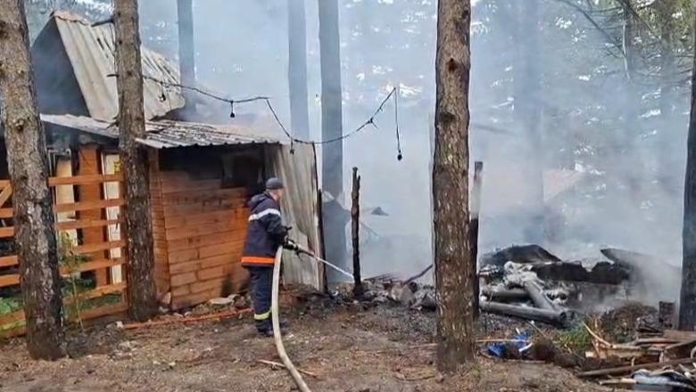 Zjarr në Qafshtamë të Krujës, shkrumbohet lokali pranë burimit 'Nëna Mbretëreshë' 