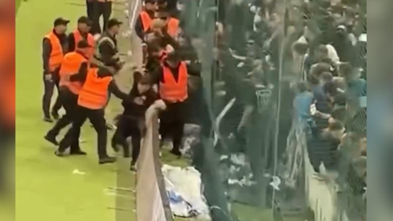 Përleshje në 'Air Albania' pas golit të Partizanit, tifozët e KF Tiranës grushta me sigurinë! Policia qetëson ultrasit (VIDEO)