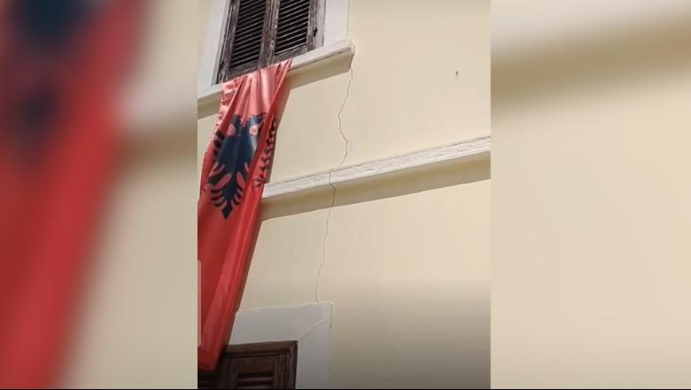 VIDEOLAJM/ Dëmtohet Muzeu Kombëtar i Pavarësisë në Vlorë