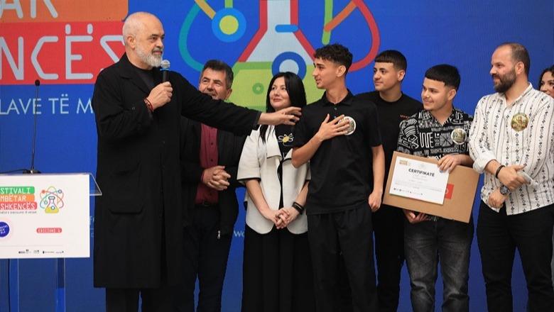 Festivali i Shkencës, Rama: Do të rrisim financimet për start up-et, kemi nevojë për potencialin e gjeneratës së re! Çmimin e parë ‘e rrëmben’ Patosi