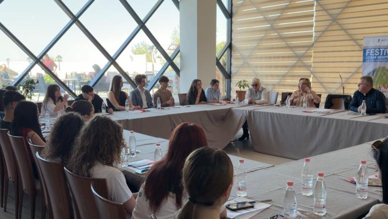 Festivali Kombëtar i Letërsisë në Lezhë mirëpret 25 shkrimtarë! Çuli: Brezi i ri është inteligjent! Nika: Teknologjia nuk e pushton dot letërsinë