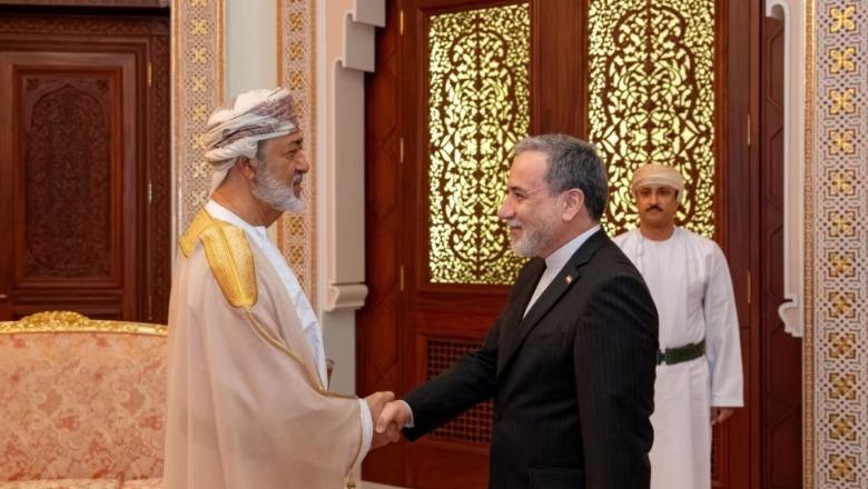 SHBA anuloi udhëtimin e negociatorëve në Pakistan, ministri i Jashtëm iranian zhvillon bisedime në Oman