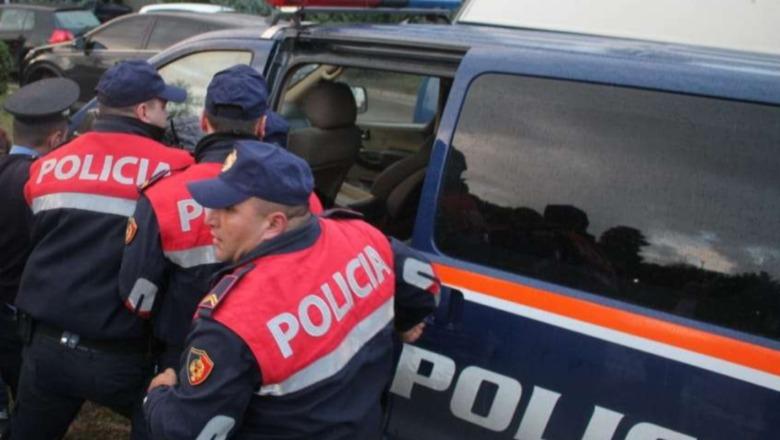 52-vjeçari në Fier qëllon me kallashnikov në ajër dhe kanos një grua, arrestohet nga Policia (EMRI)