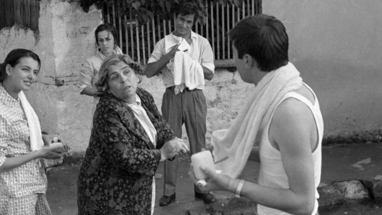 ‘Në 1974-ën në premierën e komedisë ‘Zonja nga qyteti’ në Korçë, erdhi e pa Enver Hoxha na tha…’/ Dëshmia e rrallë e “Tirkës”, aktorit të njohur korçar të kinematografisë