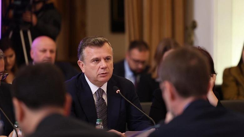 Mbledhja e grupit të PS, Balla: Shqipëria më pranë se kurrë anëtarësimit në BE! Vigjilja e 35-vjetorit të partisë, në moment të rëndësishëm