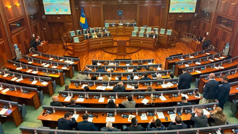  Opozita bojkoton seancën për zgjedhjen e presidentit të Kosovës, në sallë vetëm deputetët e Vetëvendosjes