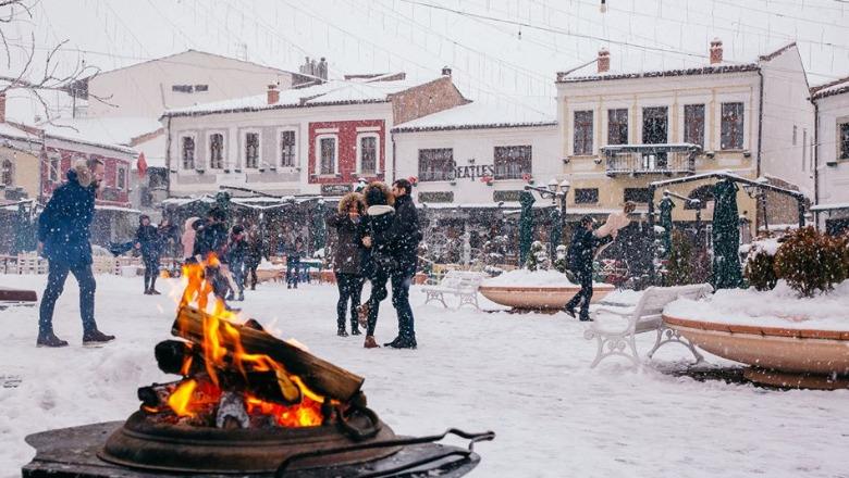 Rreziku i zjarreve në banesat kolektive në Korçë, ekspertët për Report TV: Sistemet elektrike pa certifikim, duhet kontroll më i rreptë 