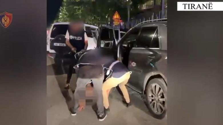 Tiranë/ Lëvizte me automjet i armatosur, arrestohet 39-vjeçari