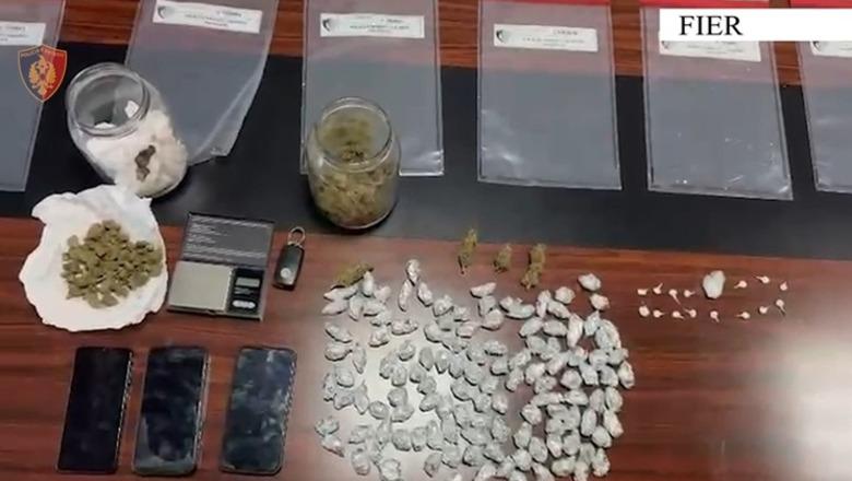 Me qindra doza kokaine e kanabisi gati për shitje, arrestohen në flagrancë dy të rinjtë në Fier (EMRAT)
