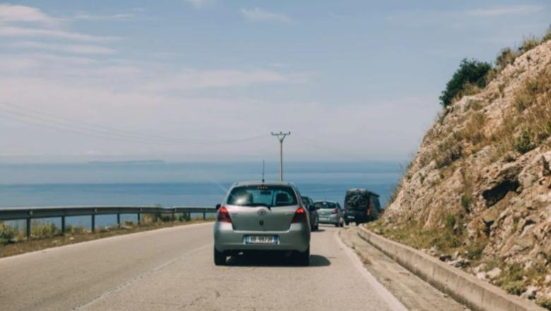 Shkuan për të blerë Land Rover-in në Dhërmi, por tentuan ta vjedhin, arrestohen 25-vjeçari dhe 17-vjeçarja