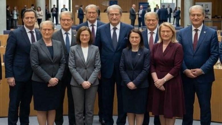 Berisha garon i vetëm për kryetar të PD, ironizon Spahiu: Partia 36 vite në protestë për zgjedhje të lira, por kurrë s’i ka bërë për vete