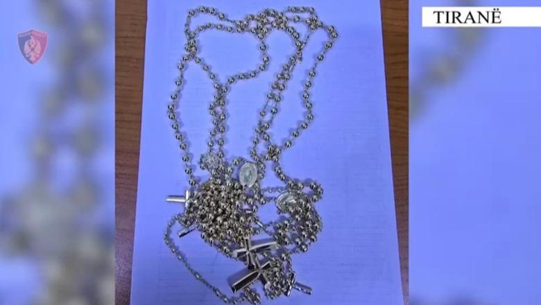 Vodhi varëse floriri me vlerë 12 mijë euro në një qendër tregtare në Tiranë, arrestohet 17-vjeçari