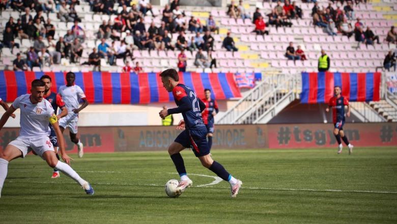 Estradë në raundin e 34-t të Superligës shqiptare të futbollit, dalin parashikimet e basteve! Humbasin kryesuesit, tifozët fërshëllejnë skuadrat e tyre