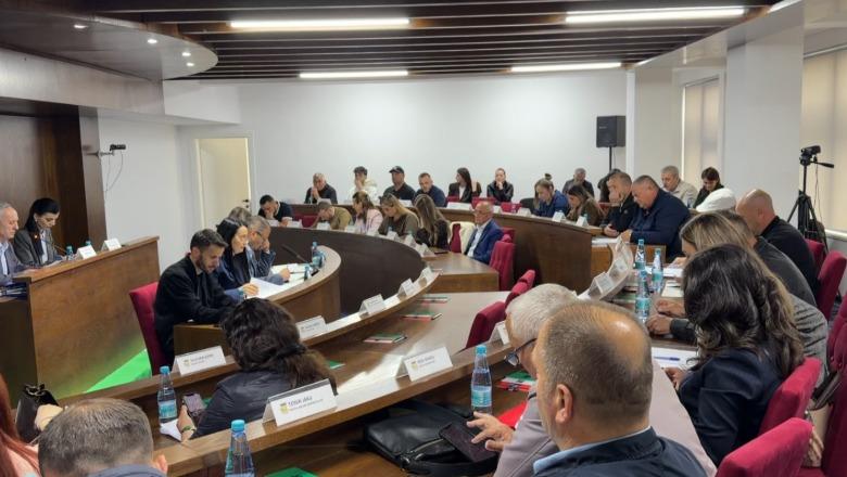 Pas Vlorës, edhe Lezha tarifa të reja për plazhet publike! Shezlonet me çmime të diferencuara sipas zonës dhe shërbimit, nga 300 deri në 2 mijë lekë