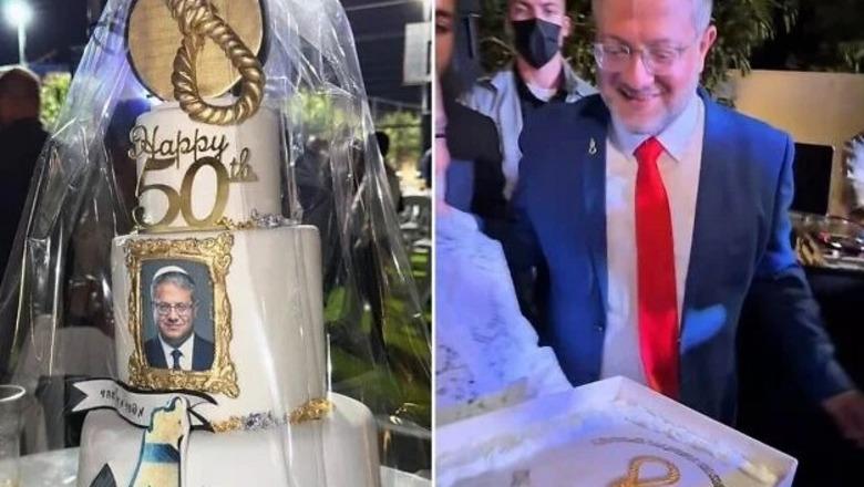 Ministri izraelit feston 50-vjetorin me tortën e dekoruar me simbolet e vdekjes