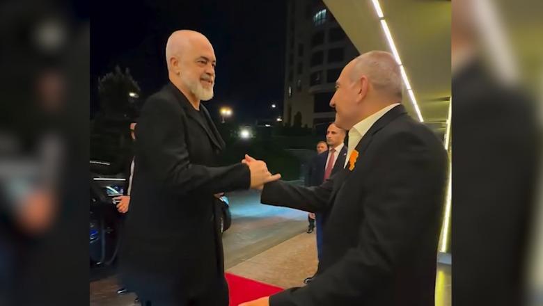 I ftuar në Samitin e Komunitetit Politik Europian, dalin pamjet e Ramës në Armeni, pritet nga kryeministri Pashinyan