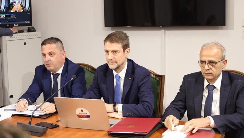 Editoriali i Ramës e Vuçiç për median gjermane, Hoxha: Është veç opinion, jo aleancë! Nuk zbeh aspak qëllimet e qarta të Shqipërisë për Kosovën