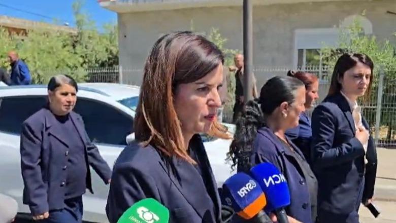 Koçiu pranë familjeve në Durrës që humbën dy fëmijët: Çdo ngushëllim është i pafuqishëm, detyra jonë të garantojmë standarde të larta sigurie