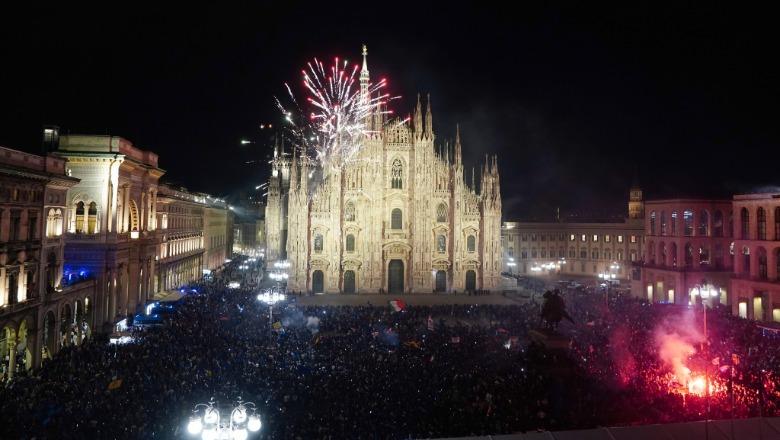 Milano pa gjumë, Inter feston titullin në Dumo! Festës së mijëra tifozëve iu bashkohen edhe futbollistët (VIDEO)