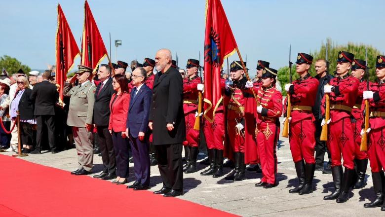 Dita e Dëshmorëve/ Përkujtohen të rënët e Shqipërisë, Begaj e Rama homazhe te memoriali ‘Nëna Shqipëri’ (VIDEO)