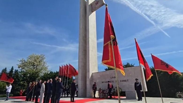 Vlora përkujton ‘Ditën e Dëshmorëve’ homazhe dhe thirrje për reflektim nga politika