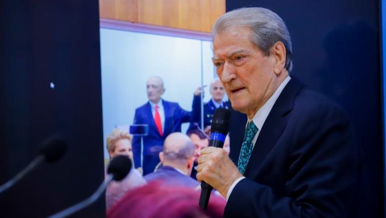 Berisha publikon videon nga burgu i Fushë-Krujës: Të dënuarit për vrasje festojnë me alkool, Meta po torturohet psikologjikisht