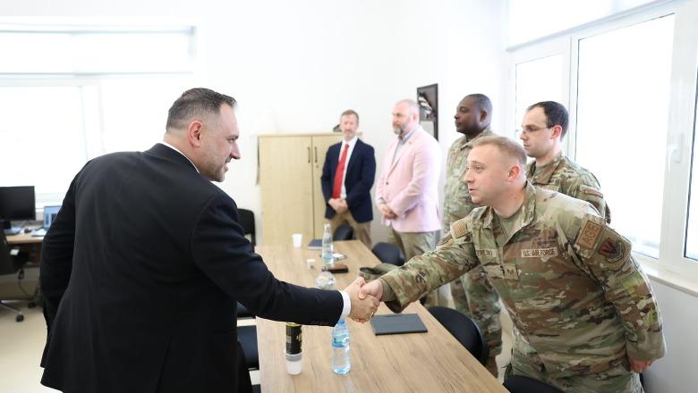 Ministri Nufi, vizitë në Qendrën Operacionale Kibernetike: Siguria, në qendër të vëmendjes sonë!