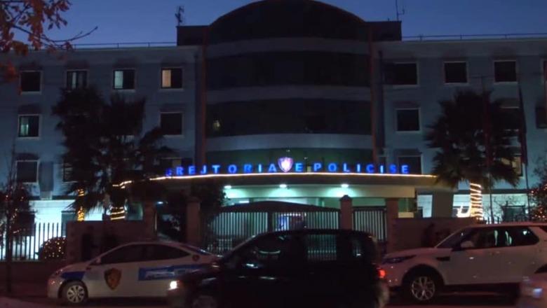 Tragjedia te ish-Këneta ndërgjegjëson qytetarët e Durrësit, banorët e fshatit Arapaj 'mësyjnë' në komisariat për të denoncuar një shofer problematik