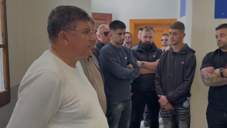 'Mos na dëmtoni në prag të sezonit' Bizneset në Vlorë kërkojnë shtyrjen e prishjeve të shtesave pa leje deri në shtator